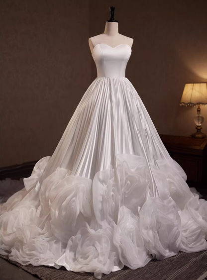 Lovely Strapless A-Line Bridal Gowns Handmade Flowers Pleated Wedding Dress AP5816