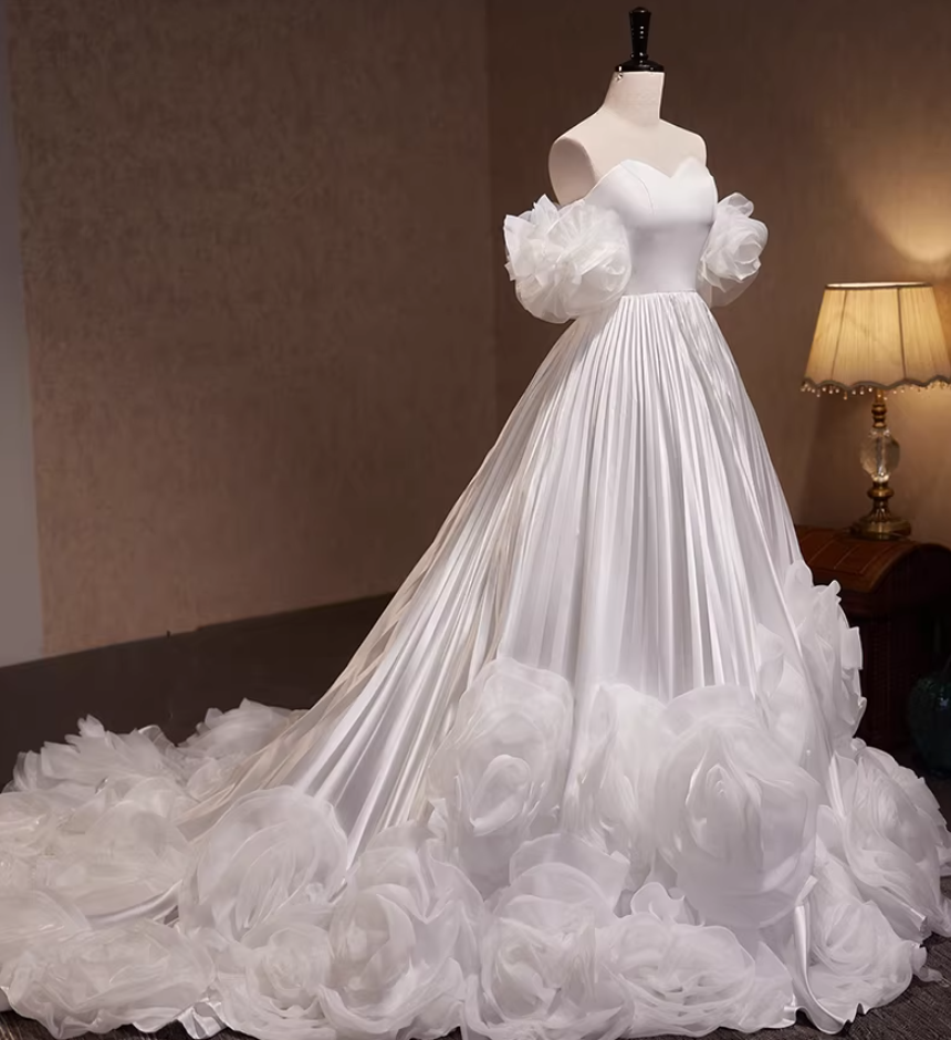 Lovely Strapless A-Line Bridal Gowns Handmade Flowers Pleated Wedding Dress AP5816