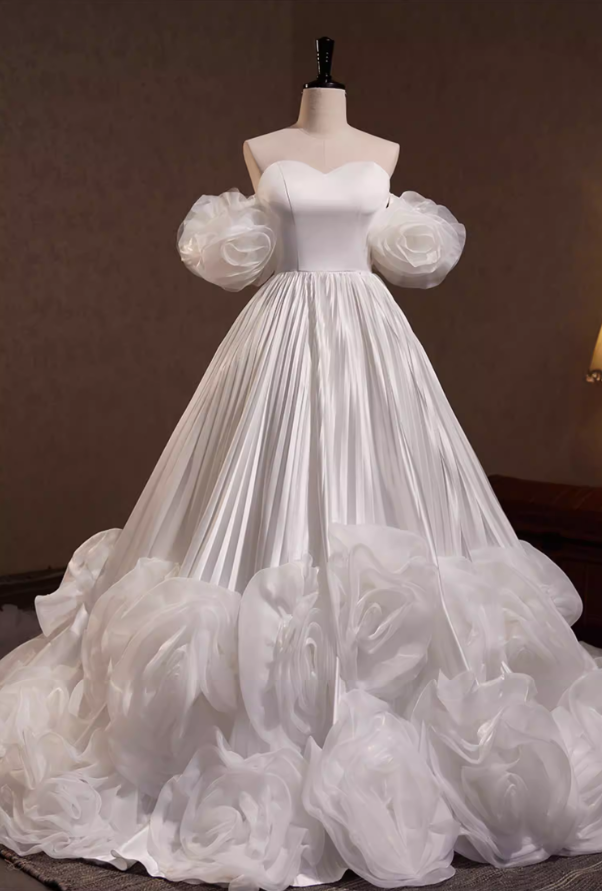 Lovely Strapless A-Line Bridal Gowns Handmade Flowers Pleated Wedding Dress AP5816