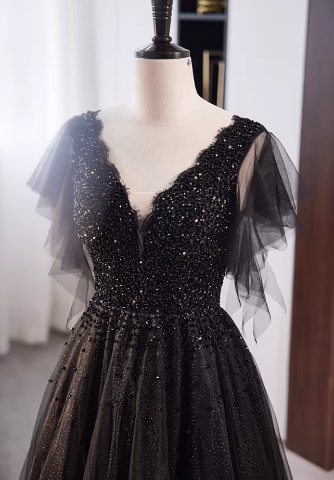 Gothic-Style V Neck A-Line Short Sleeve Sweet 16th Gowns Black Layered Tulle Sequins Beading Prom Dress AP5828