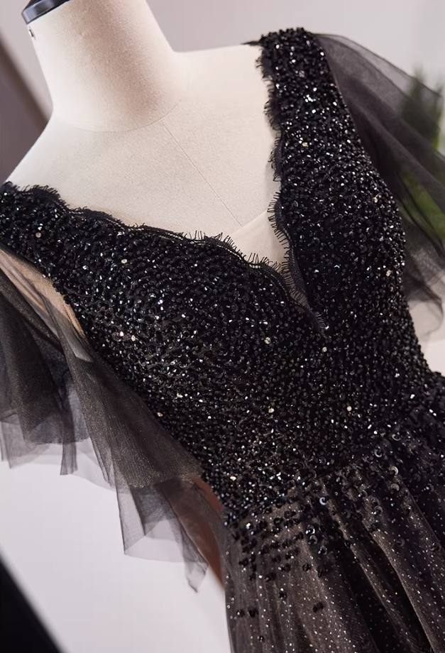 Gothic-Style V Neck A-Line Short Sleeve Sweet 16th Gowns Black Layered Tulle Sequins Beading Prom Dress AP5828