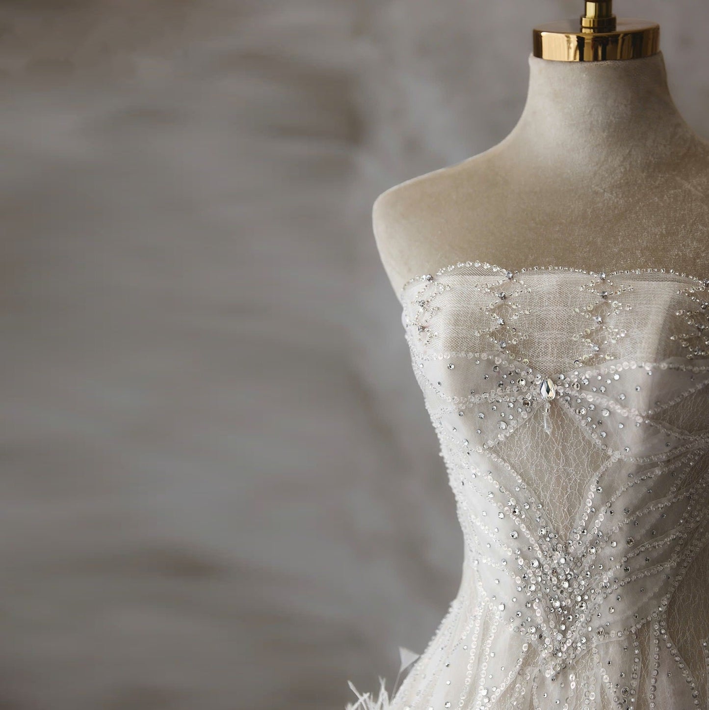 Dainty Strapless A-Line Bridal Gowns Sequins Feather White Lace Wedding Dress AP6077