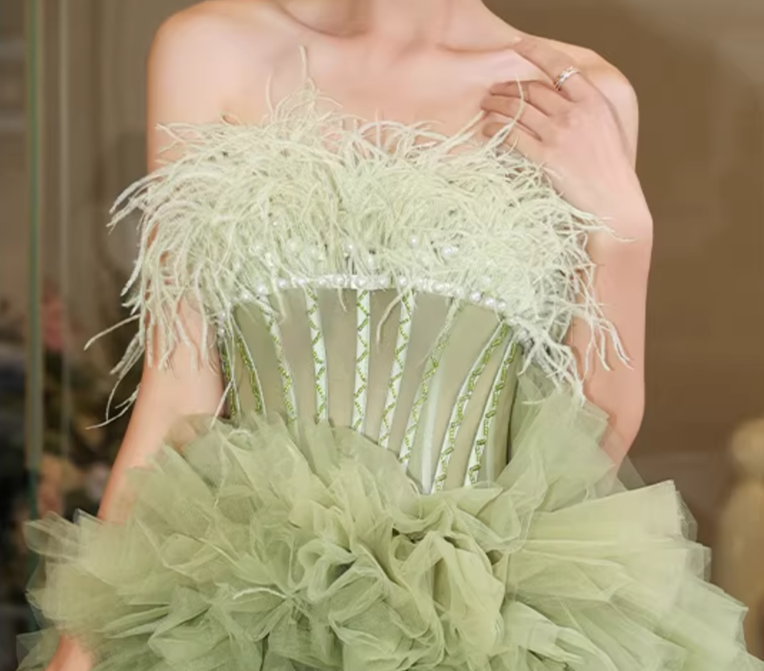 Vogue Strapless A-Line Ruffled Tulle Sweet 16th Gowns Pearls Sequins Feather Prom Dress AP6124