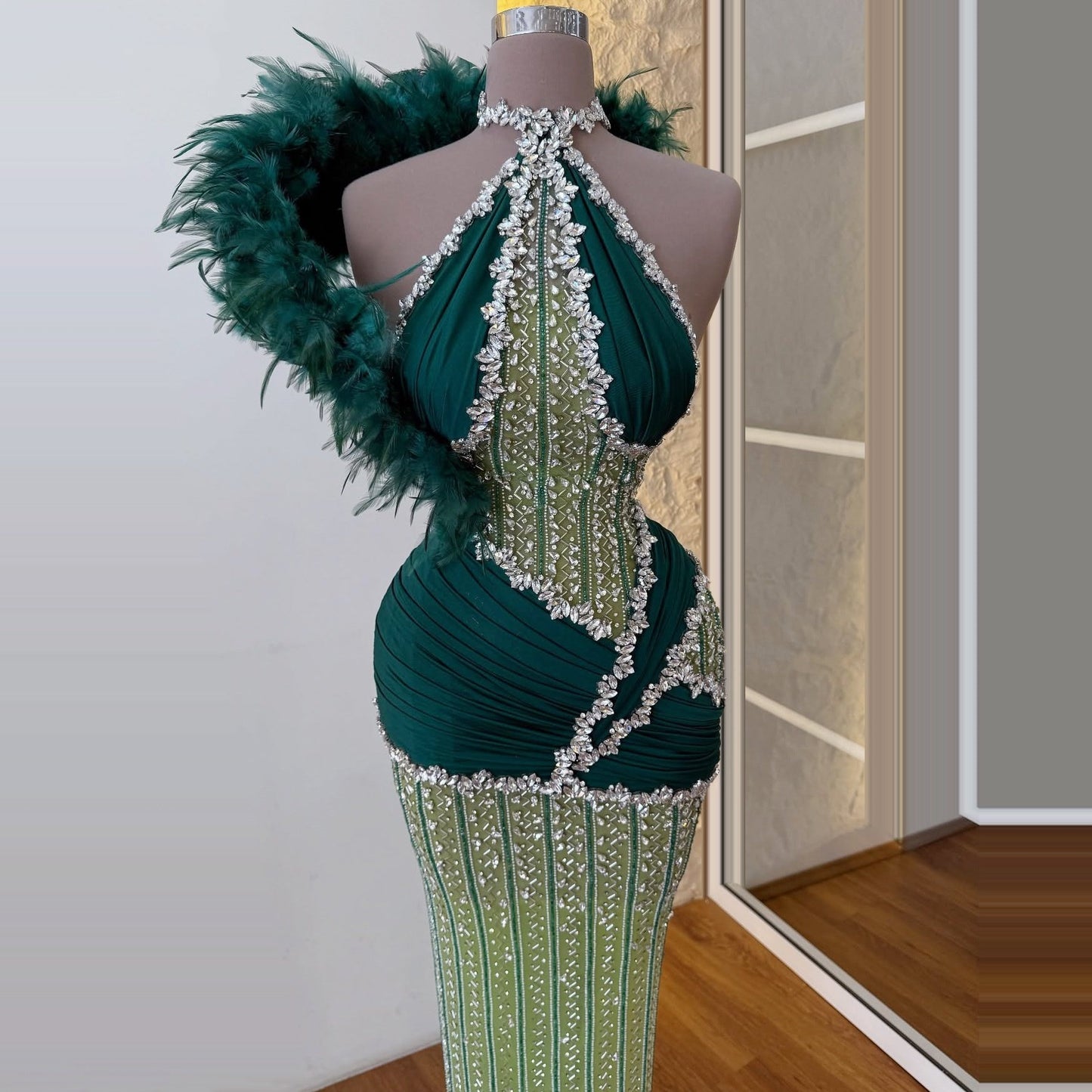 Unique Pleated Sheath Halter Neck Evening Gowns Crystals Feather Prom Dress AP6272