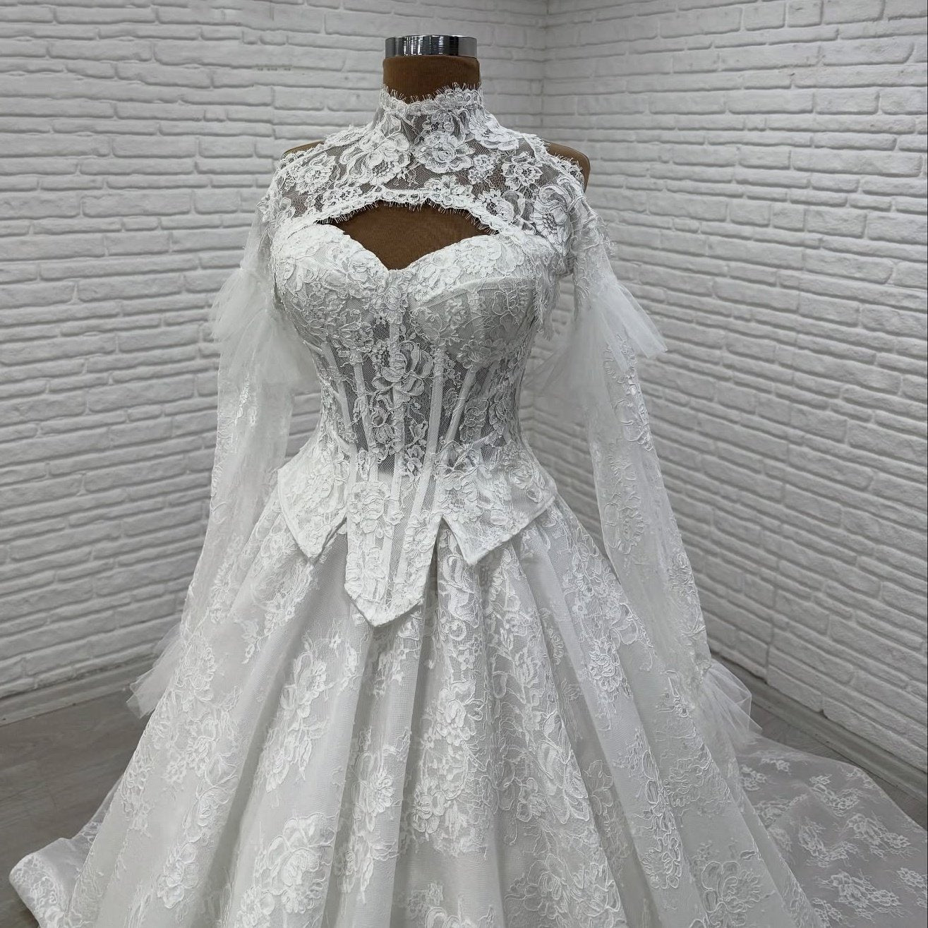 Glamorous High Collar A-Line Bridal Gowns Long Sleeve Lace Tulle Wedding Dress AP6342