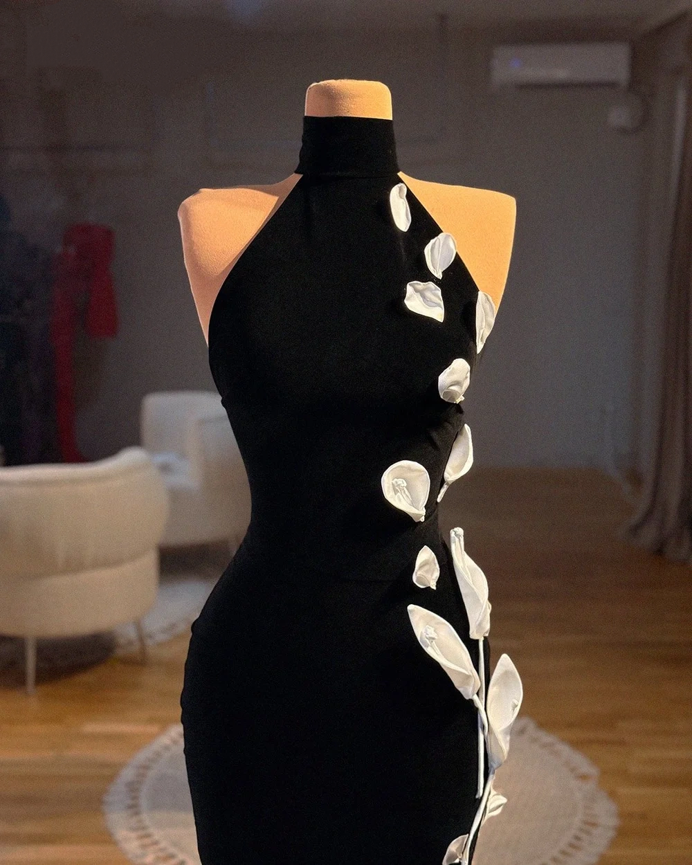Minimalist Sheath Halter Neck Evening Gowns Petals Black Prom Dress AP6357