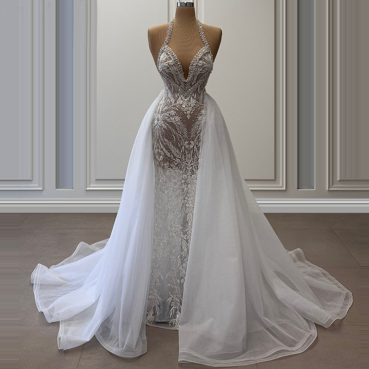 Artistic Halter Neck A-Line Bridal Dress Appliques Sequins Wedding Dress AP6408