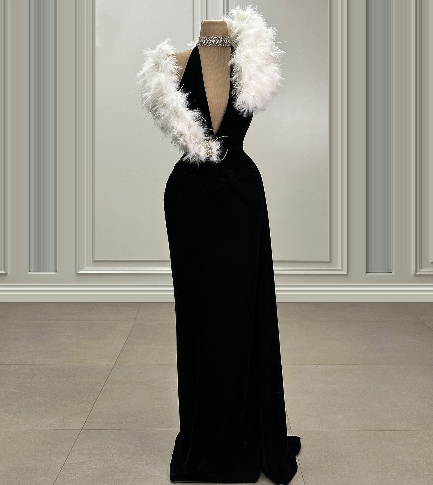 Ethereal Sheath Black Evening Gowns Halter Neck Beading Prom Dress AP6412