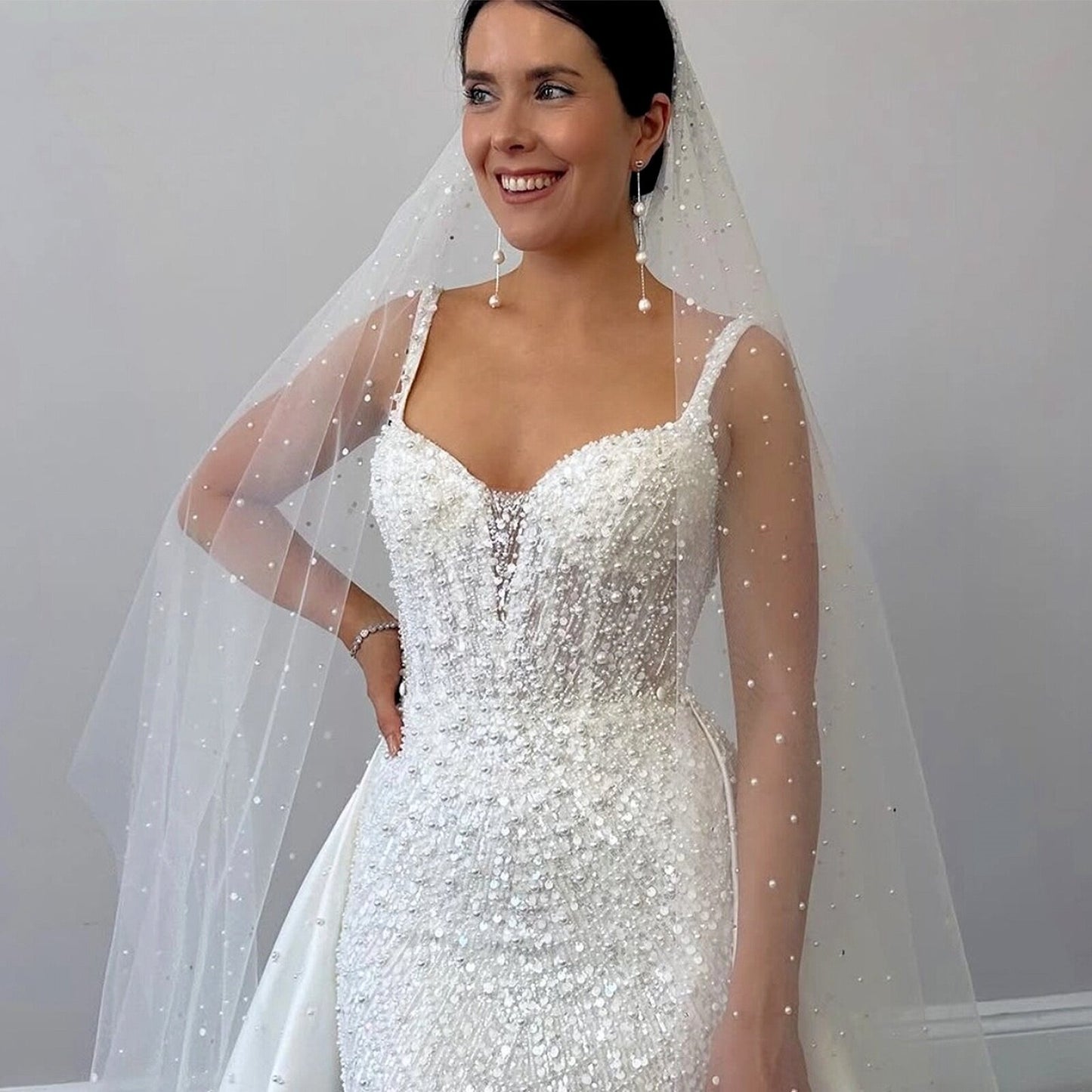 Splendid White Wedding Dress Sequins Beaded Bridal Gowns Spaghetti Strap Mermaid Dress with Detachable Train AP6635