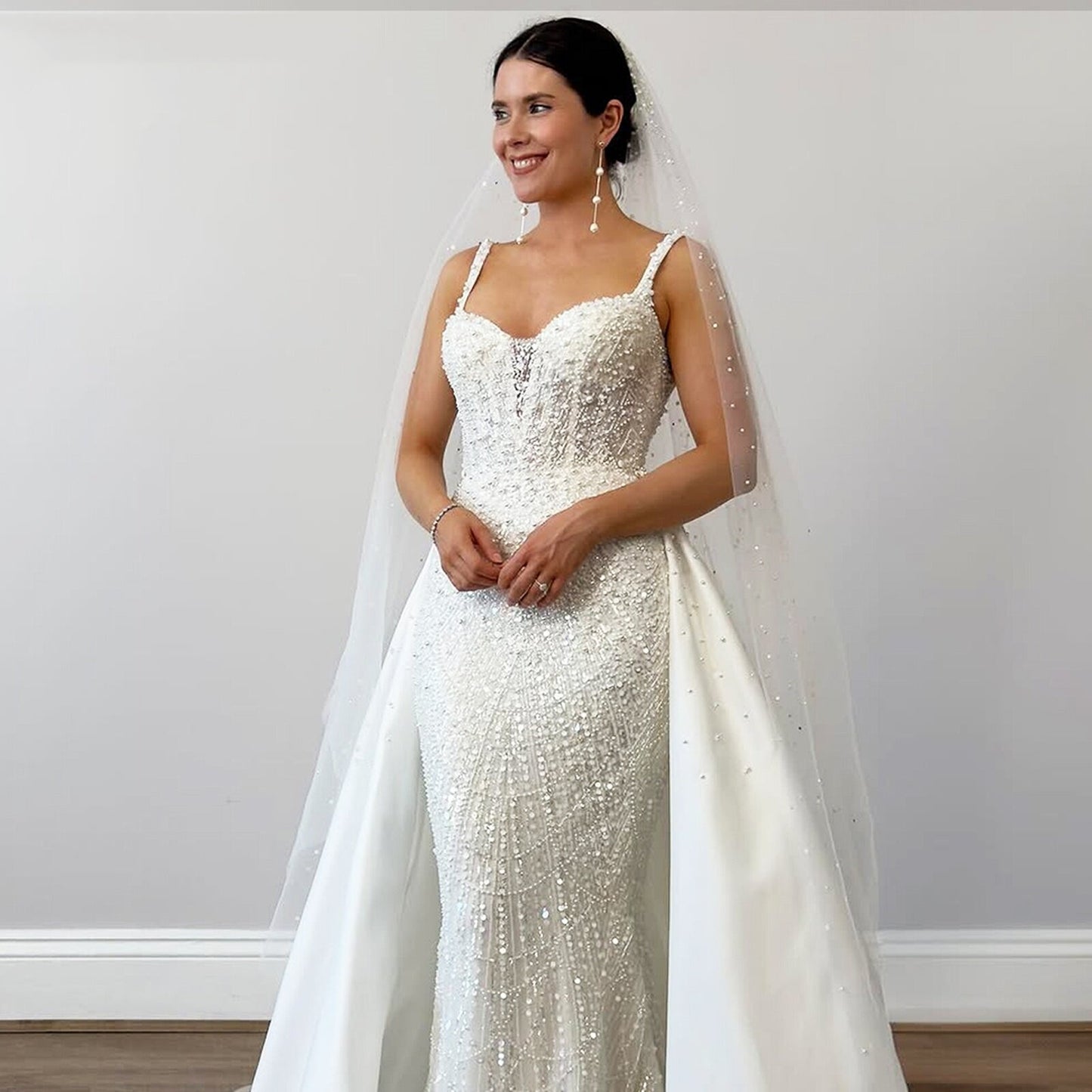 Splendid White Wedding Dress Sequins Beaded Bridal Gowns Spaghetti Strap Mermaid Dress with Detachable Train AP6635