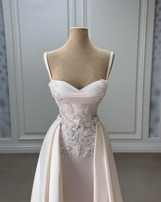 Classical A-Line Pleated Wedding Dress Spaghetti Strap Appliques Bridal Gowns AP6659