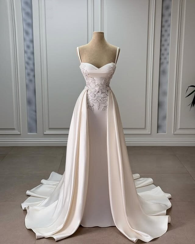 Classical A-Line Pleated Wedding Dress Spaghetti Strap Appliques Bridal Gowns AP6659