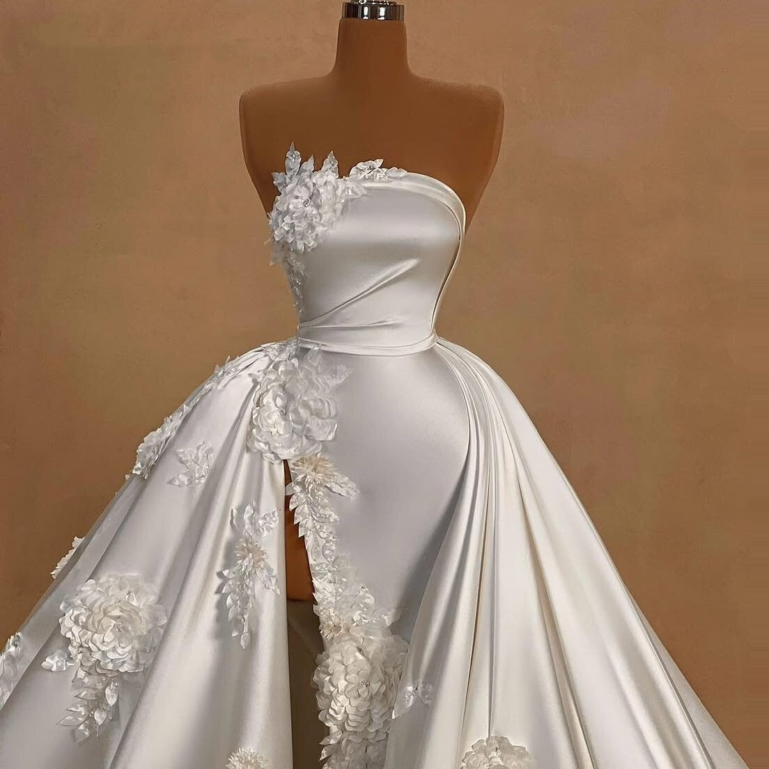 Luxury Strapless Slit Wedding Dress Beads Appliques A-Line Bridal Outfits AP6742