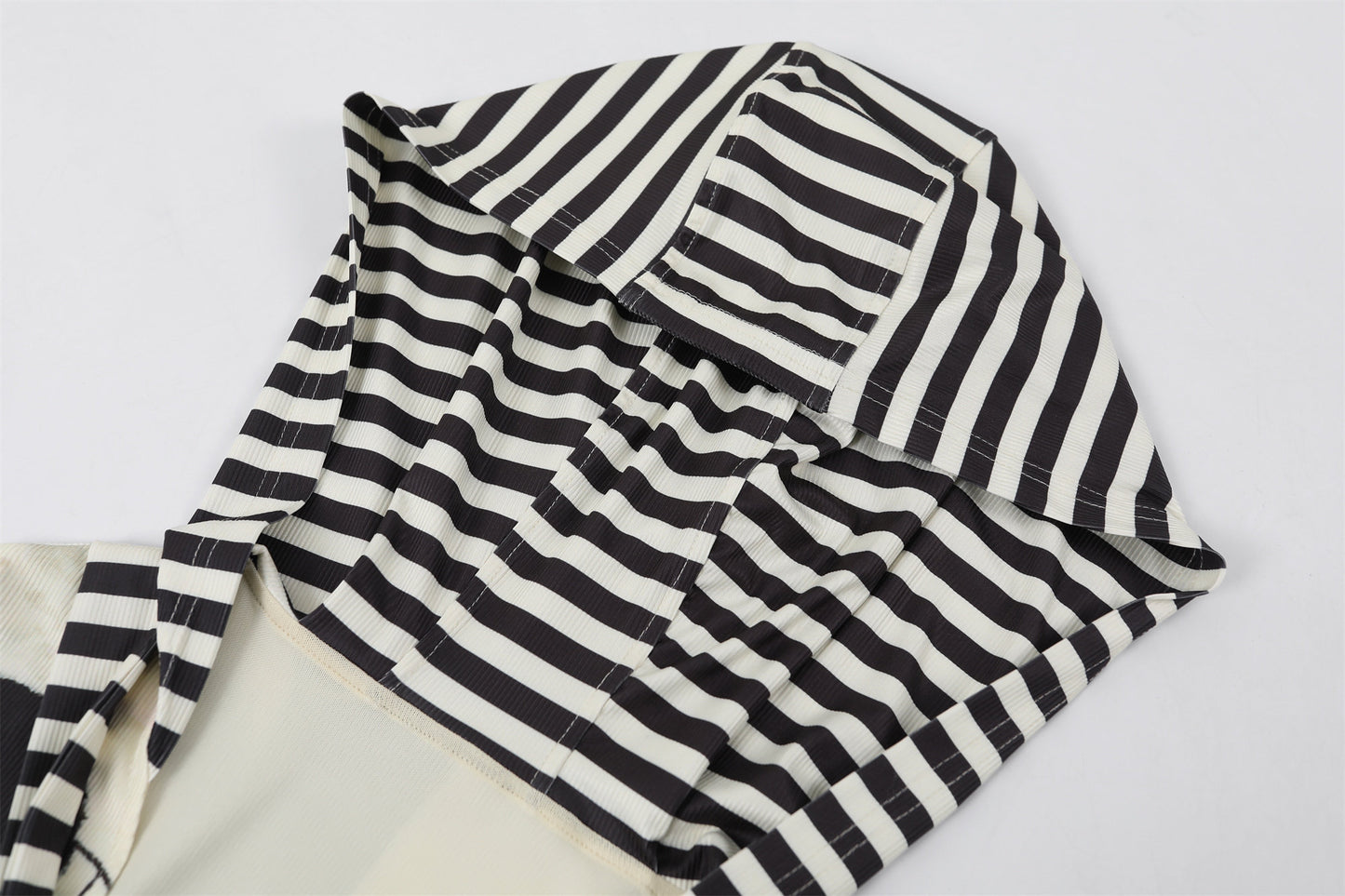 Cute Abstract Print A-Line Long Dress With Cowl Black & White Stripe Sleeves V Neck Maxi Dress AP6751