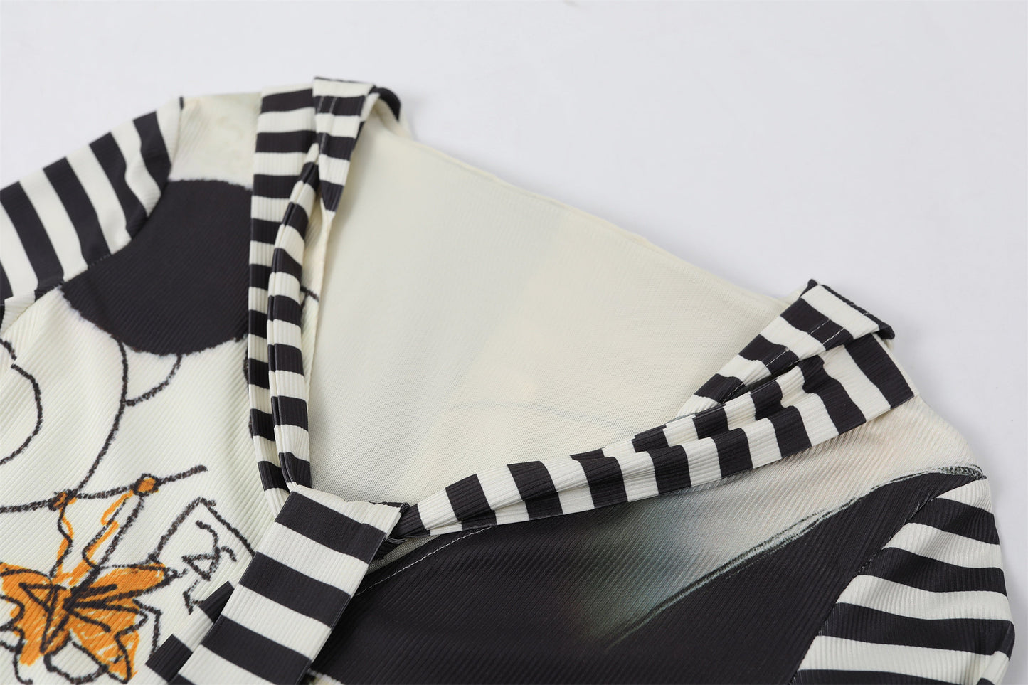 Cute Abstract Print A-Line Long Dress With Cowl Black & White Stripe Sleeves V Neck Maxi Dress AP6751