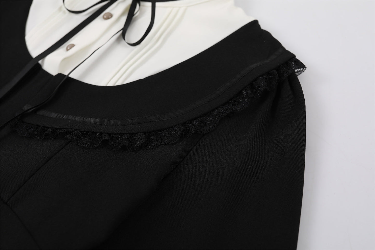 Gothic-Style White Jewel Neck Long Sleeve A-Line Maxi Dress Vintage Inspired Black Ribbon Tie Long Dress AP6767