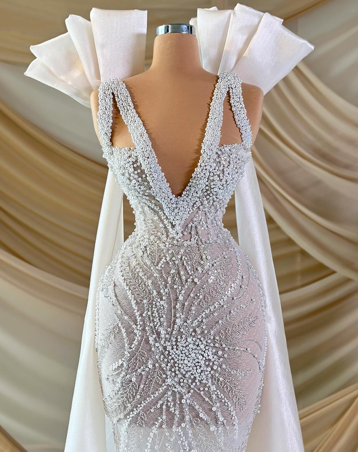 Victorian-Inspired V Neck Wedding Dress Sheath Evening Outfit Beaded Bridal Outfit AP6815