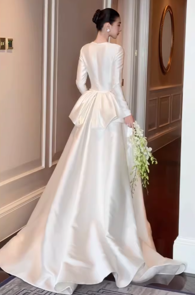 Chic Long Sleeve Jewel Neck Wedding Dress Satin A-Line Bridal Gown AP6826