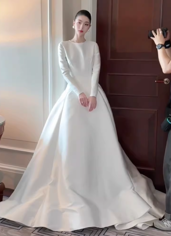 Chic Long Sleeve Jewel Neck Wedding Dress Satin A-Line Bridal Gown AP6826