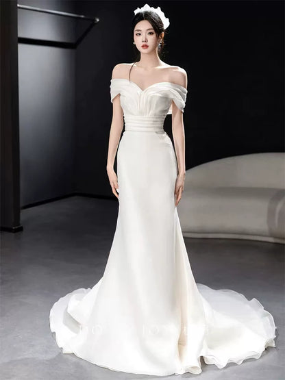 Fashionable Off-Shoulder Wedding Dress Pleated Satin Mermaid Bridal Dress AP6849