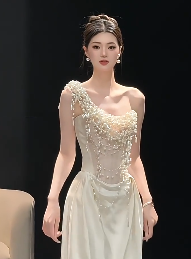 Charming One Shoulder Wedding Dress Sheath Beading Bridal Dress AP6853