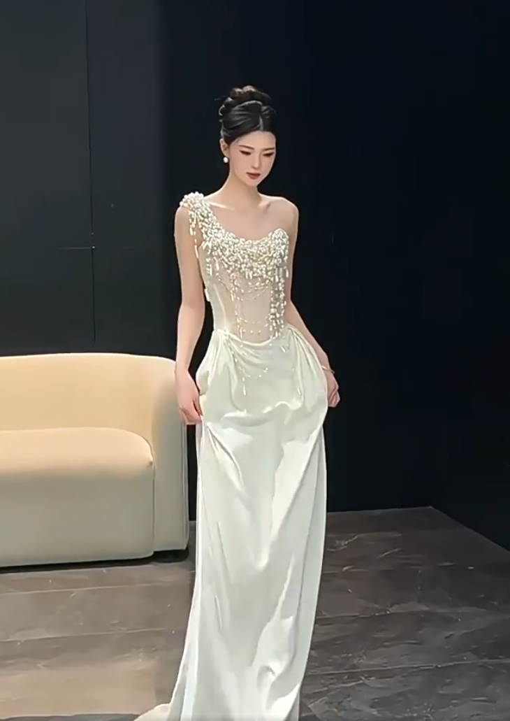 Charming One Shoulder Wedding Dress Sheath Beading Bridal Dress AP6853