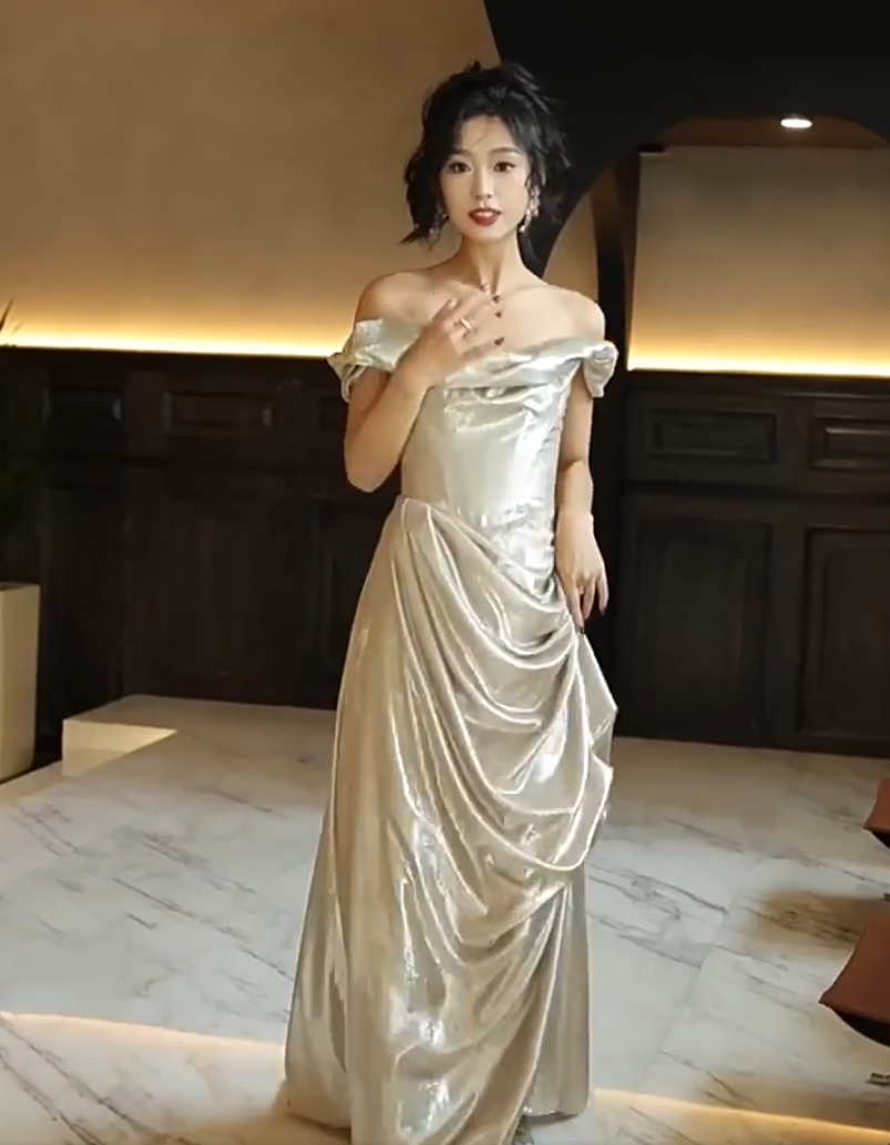 Flattering Off-Shoulder Prom Dress Sheath Draped Formal Dress AP6861