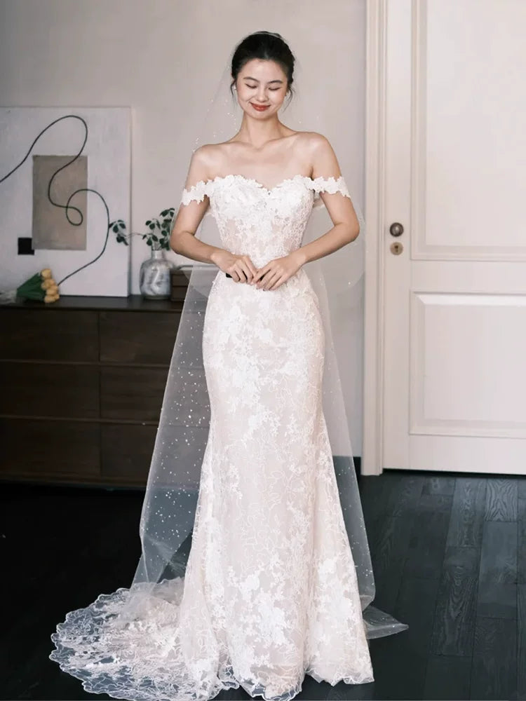 Showstopping Off-Shoulder Wedding Dress With Veil Lace Mermaid Bridal Dress AP6904