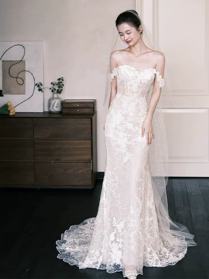 Showstopping Off-Shoulder Wedding Dress With Veil Lace Mermaid Bridal Dress AP6904