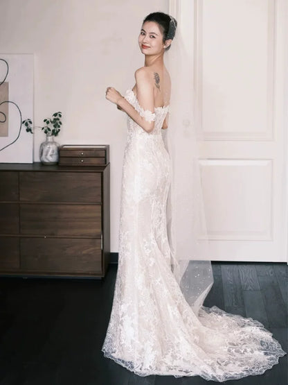 Showstopping Off-Shoulder Wedding Dress With Veil Lace Mermaid Bridal Dress AP6904