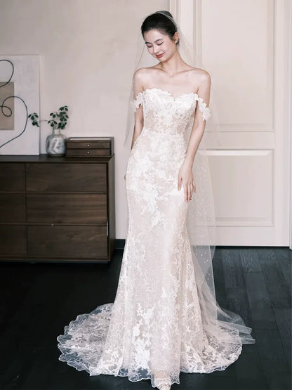 Showstopping Off-Shoulder Wedding Dress With Veil Lace Mermaid Bridal Dress AP6904