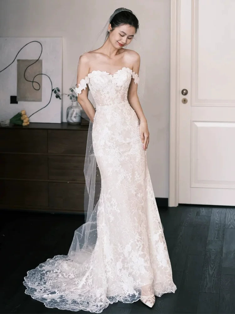 Showstopping Off-Shoulder Wedding Dress With Veil Lace Mermaid Bridal Dress AP6904
