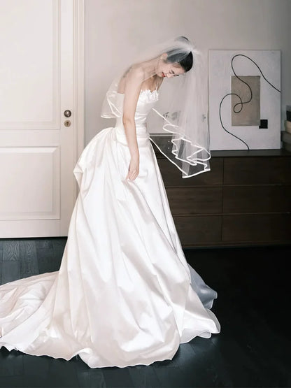 Romantic A-Line Wedding Dress With Veil Strapless Appliques Satin Bridal Gowns AP6908