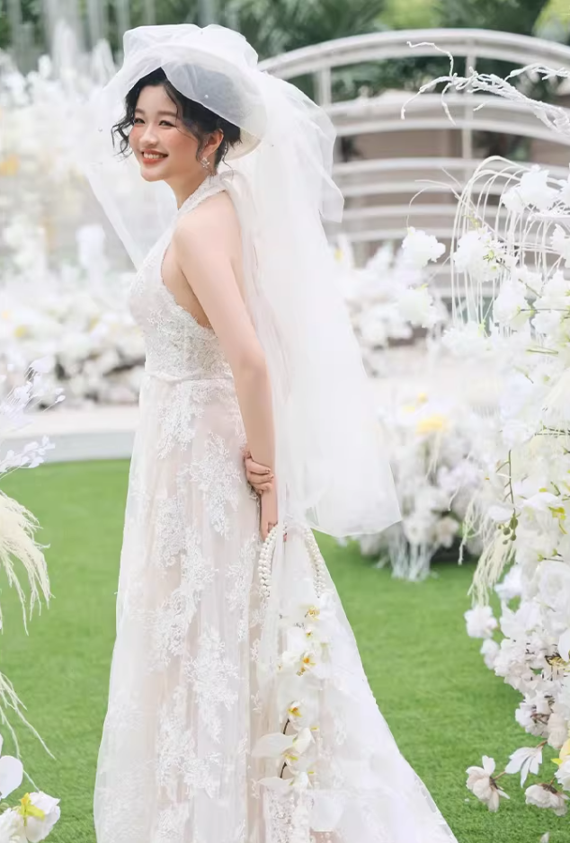 Glam Halter Neck Wedding Dress Lace A-Line Bridal Dress AP6927