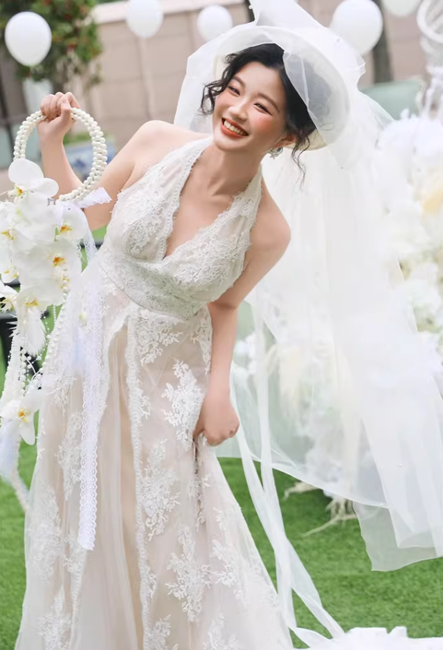 Glam Halter Neck Wedding Dress Lace A-Line Bridal Dress AP6927