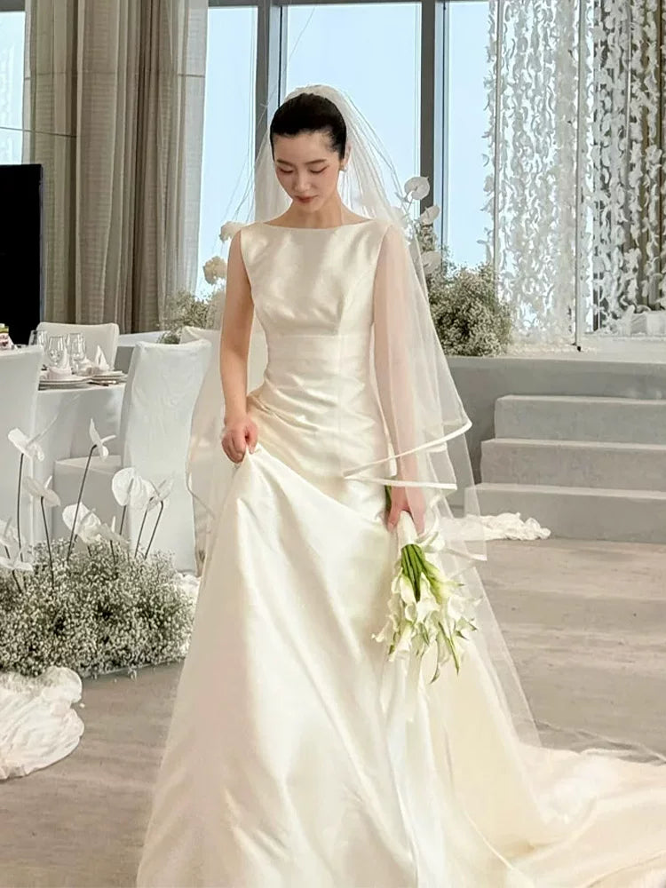 Flowy A-Line Boat Neck Wedding Dress With Veil White Satin Bridal Gowns AP6939