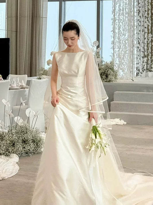 Flowy A-Line Boat Neck Wedding Dress With Veil White Satin Bridal Gowns AP6939
