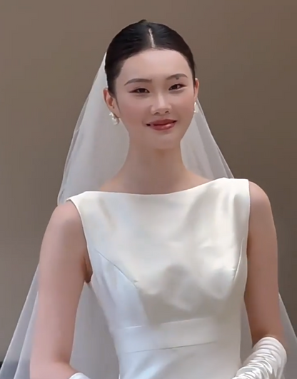 Flowy A-Line Boat Neck Wedding Dress With Veil White Satin Bridal Gowns AP6939