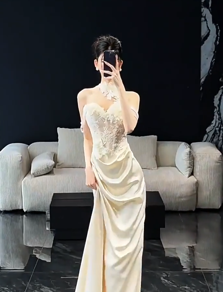 Sparkly Beading Off-Shoulder Satin Wedding Dress With Necklace Mermaid Appliques Sequins Bridal Dress AP6940