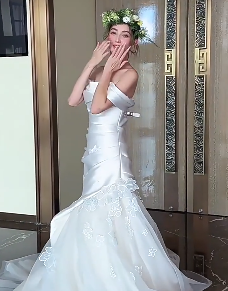 Retro Appliques Tulle Mermaid Wedding Dress Off-Shoulder Satin Bodice Bridal Dress AP6958