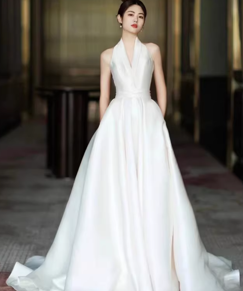 Simple Halter Neck A-Line Wedding Dress Backless Satin Bridal Dress AP7014