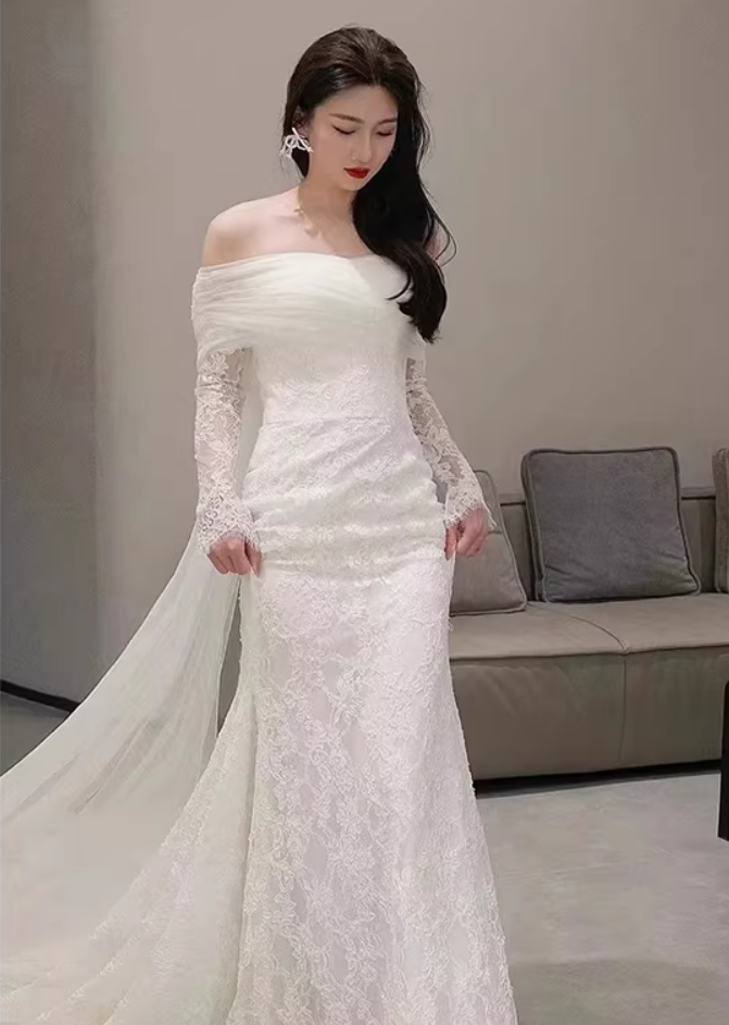 Fitted Long Sleeve Wedding Dress Off-Shoulder Lace Mermaid Bridal Outfit AP7019