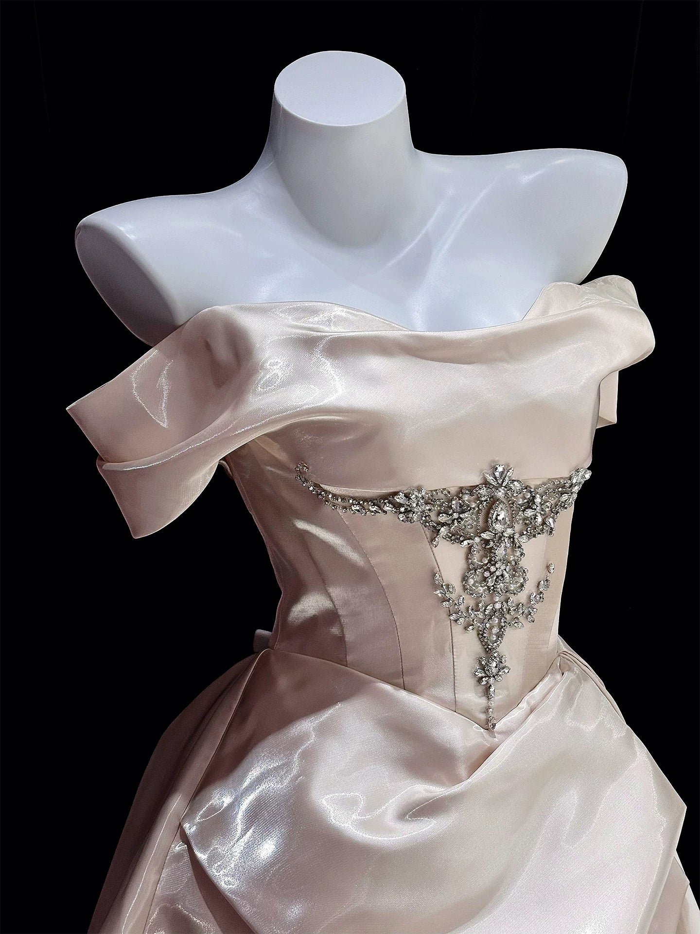 New Tendency Off-Shoulder A-Line Prom Dress Ideas Beaded Satin Formal Dress AP7039
