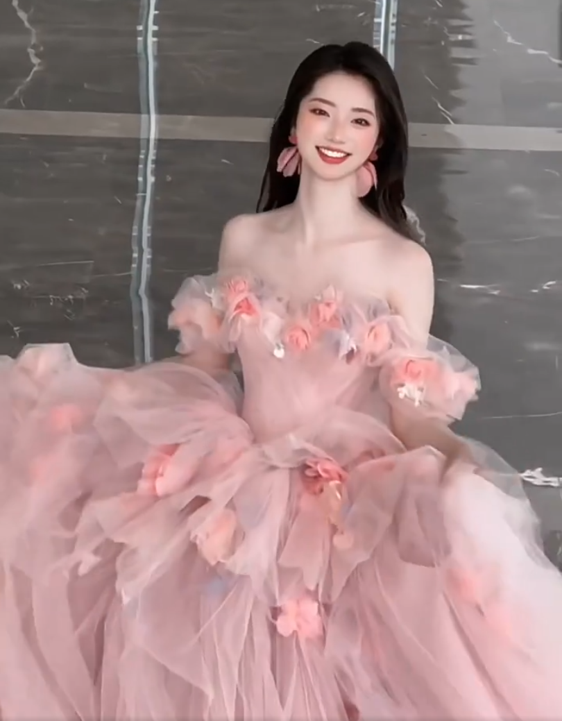 Superb Off-Shoulder A-Line Prom Dress Ruffled Tulle Appliques Formal Dress AP7048