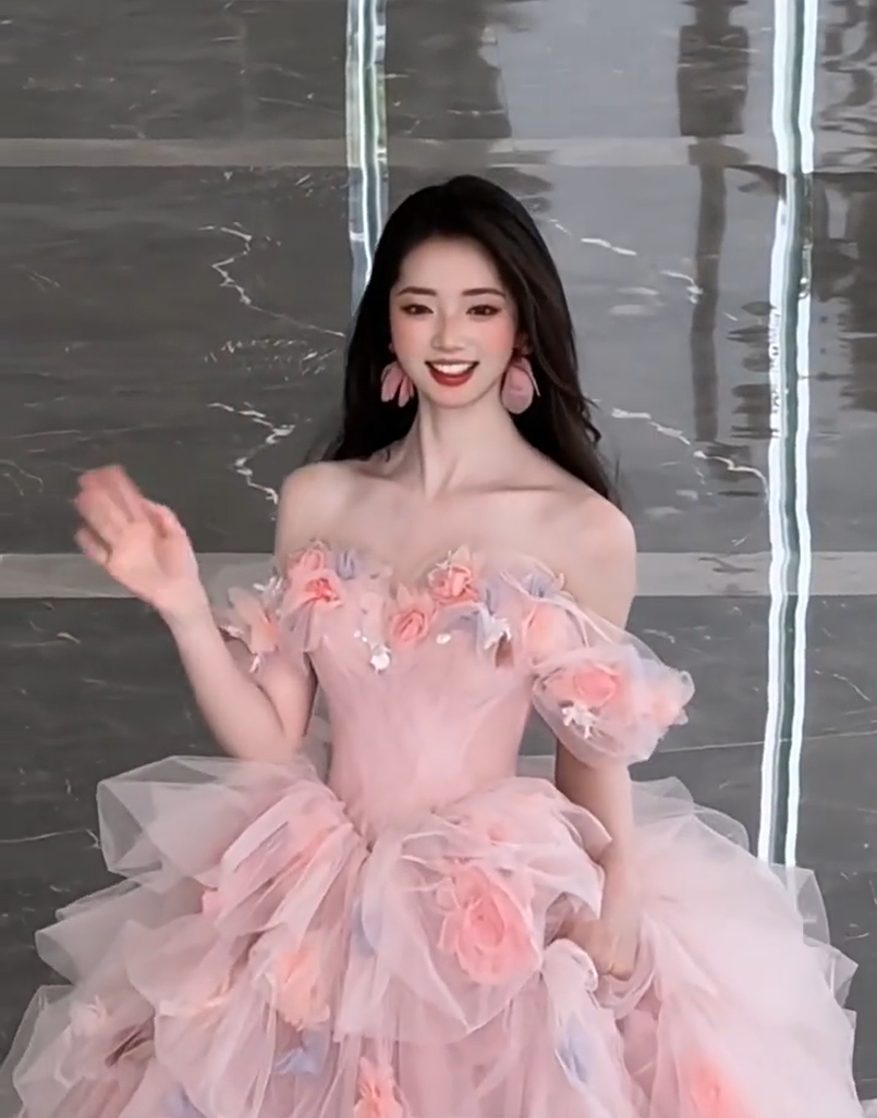Superb Off-Shoulder A-Line Prom Dress Ruffled Tulle Appliques Formal Dress AP7048
