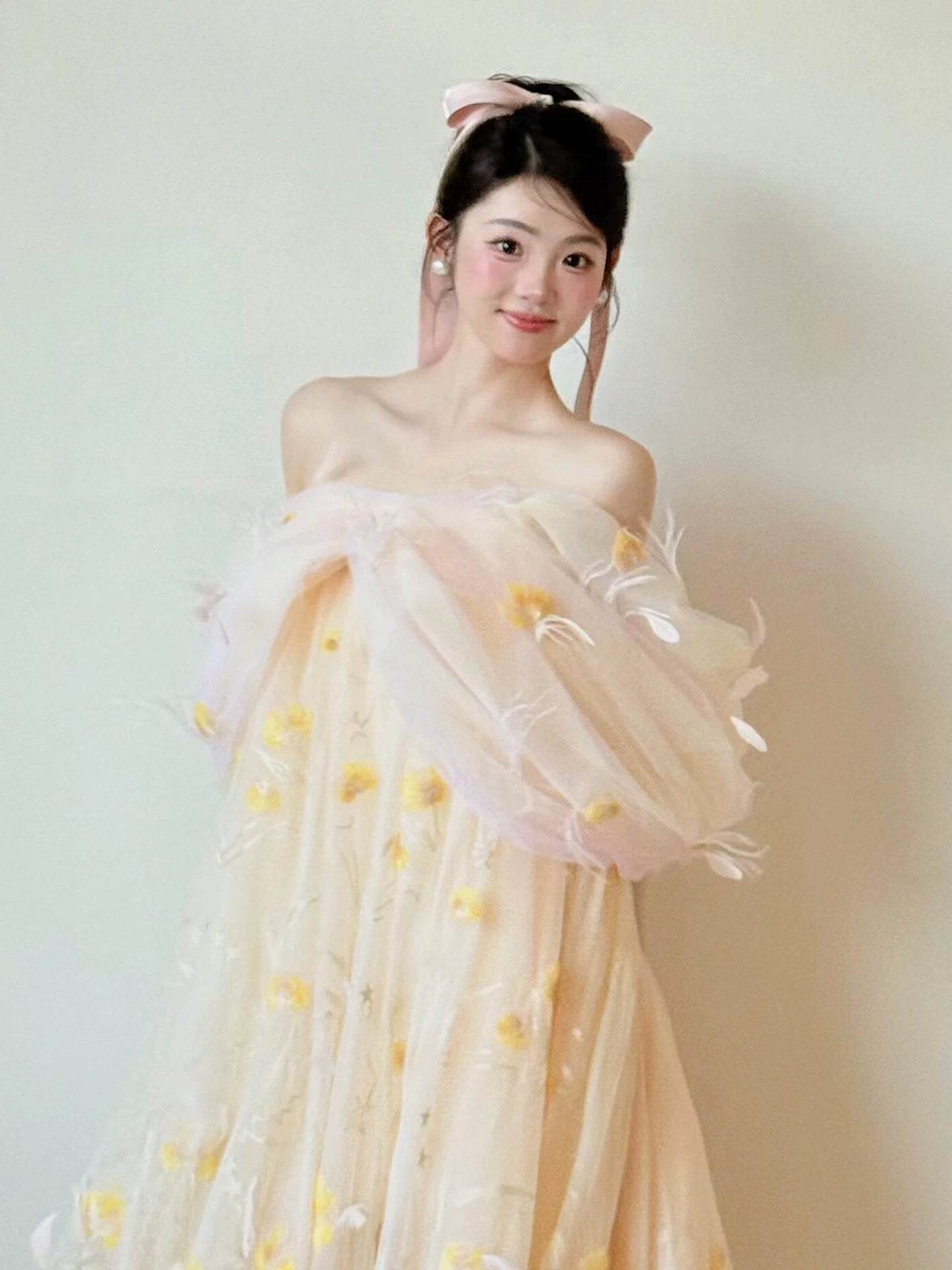 Voluminous Off-Shoulder Light Yellow Prom Dress Appliques Feather A-Line Formal Dress AP7053
