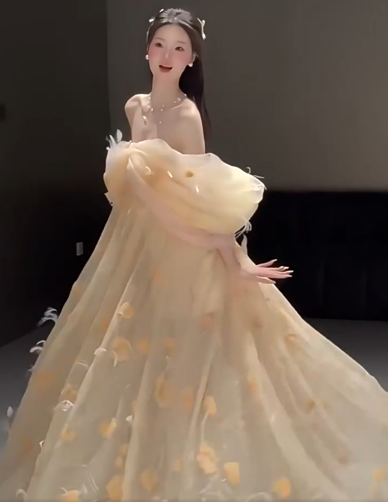 Voluminous Off-Shoulder Light Yellow Prom Dress Appliques Feather A-Line Formal Dress AP7053