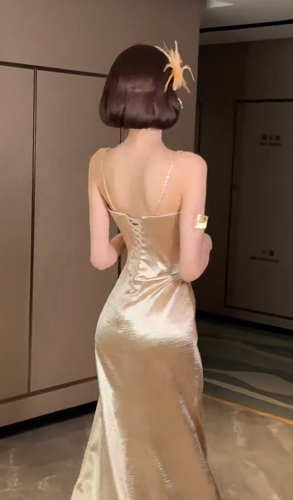 Fantastic Beads Spaghetti Strap Prom Dresses With Scarf Gold Satin Sheath Evening Outfit AP7083
