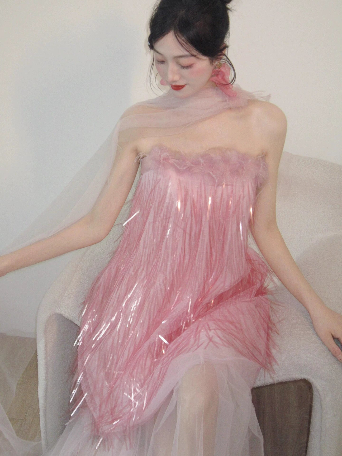 Dramatic Strapless Tulle Pink Prom Dress With Scarf Appliques Tassel Feather A-Line Formal Gowns AP7095