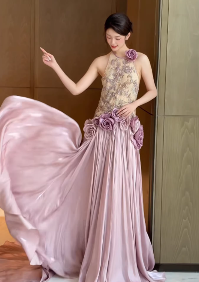 Vibrant Halter Neck A-Line Prom Dress 3D Appliques Sequins Evening Gowns AP7099
